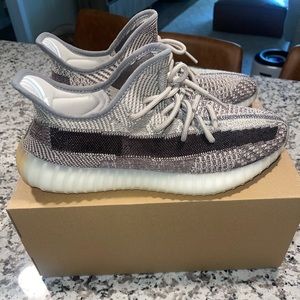 Yeezy Boost 350 V2 in Zyon